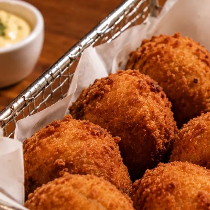 Bolinho de Batata Doce com Pernil